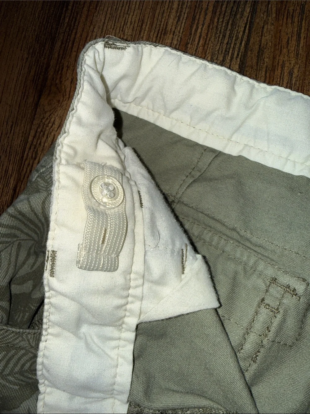 Old Navy Olive Leaf-Print Cargo Shorts